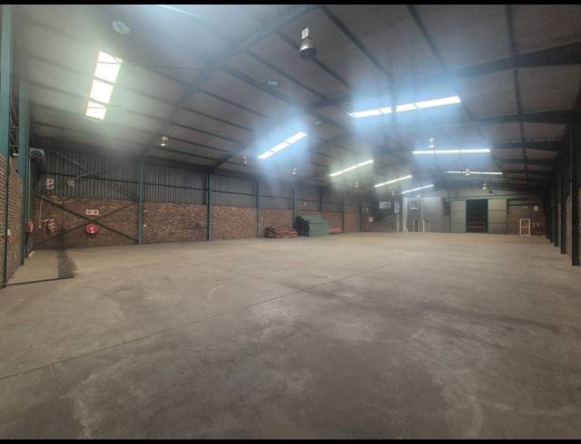 1,846M² WAREHOUSE TO LET IN POMONA